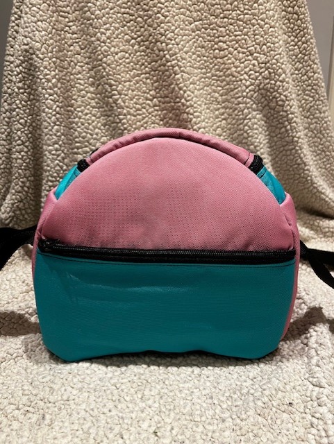 Tyg 1: Puderrosa Tyg 2: Sea, baksida med ficka